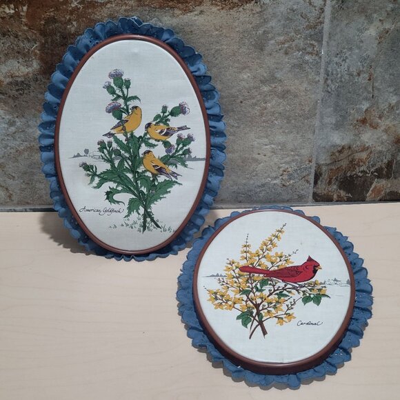 Vintage Bird Floral Pictures on Fabric Hoop Frame Set of 2 Goldfinches Red Robin - Picture 5 of 13